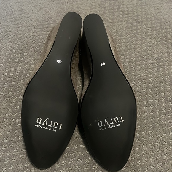 Wedge shoes heels. Perfect for the office or church. - Picture 5 of 6